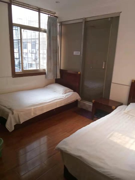 Qihong Hotel Guest Room