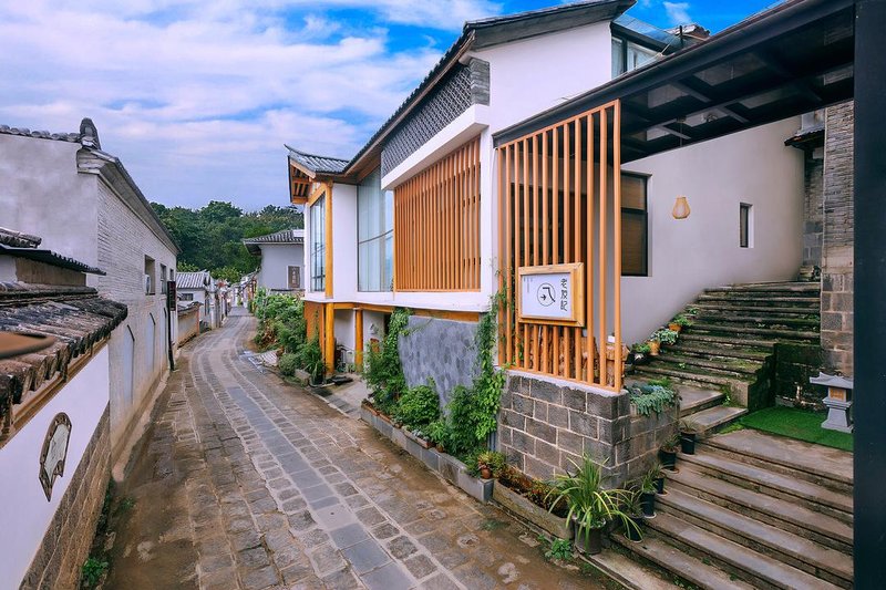 Old Friends Inn Over view