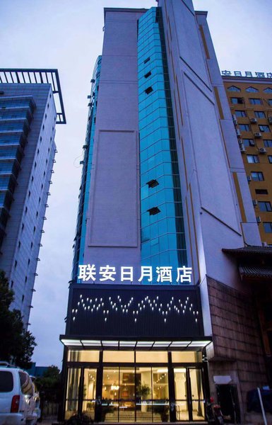 Rezen Select Hotel (Ningbo Tianyi Square, Xingning Road Metro Station) over view