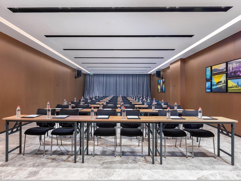 Hampton by Hilton Dalian Zhongshan meeting room