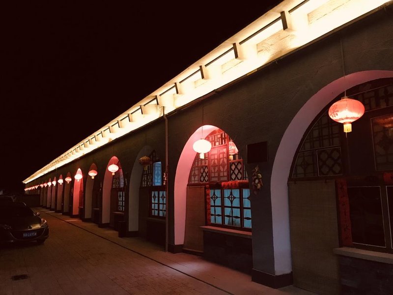 Liang Family Cave Dwelling Courtyard in YanChuanOver view