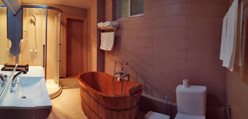 Rose Garden Family InnGuest Room