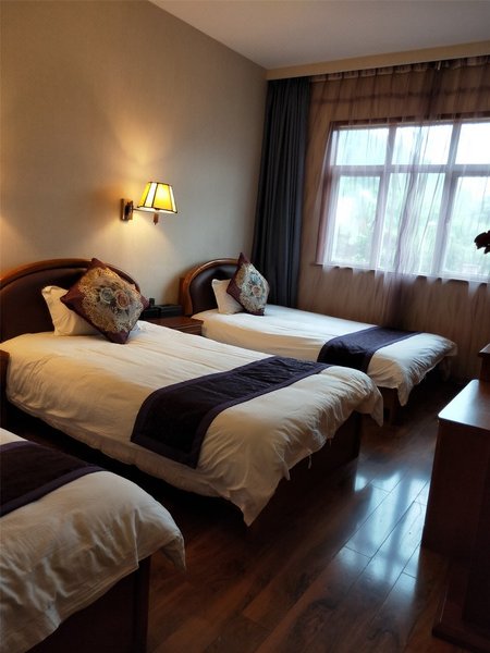 Rose Garden Family InnGuest Room