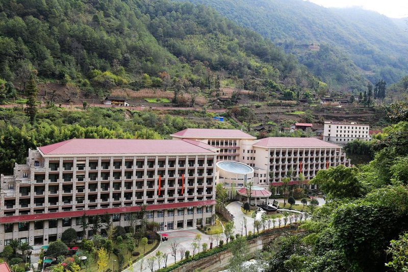 Hailuogou Gongga Shentang Hot Spring Hotel Over view