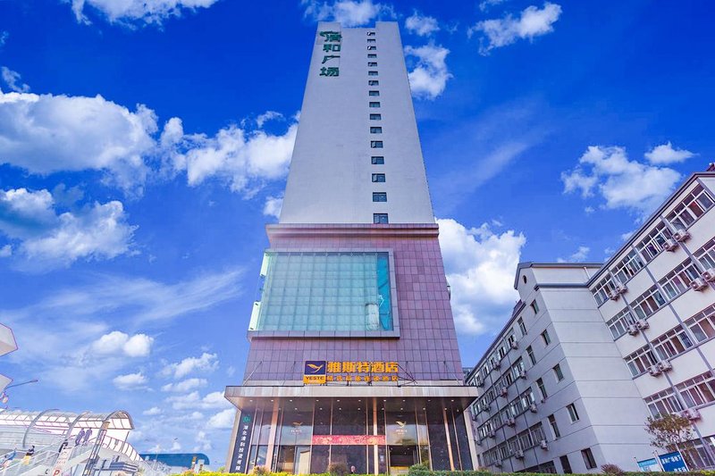 Yeste Hotel (Wuhan Optics Valley Sports College) over view