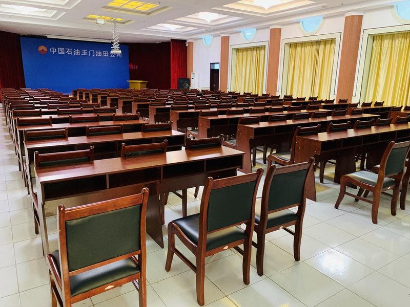 Yumen Youtian Qilian Hotel meeting room