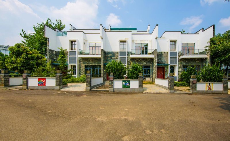 Huizhou Sweetome Vacation Rentals(Tianran ju) Over view