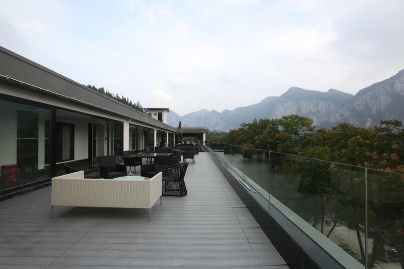 Enshi Qingshan Bishui International Resort Hotel Over view