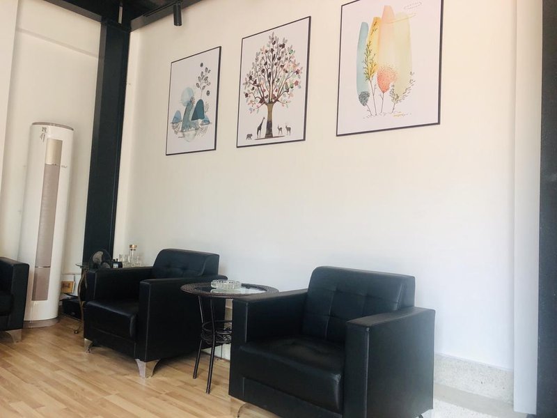 Lingyi Inn 大堂/接待台