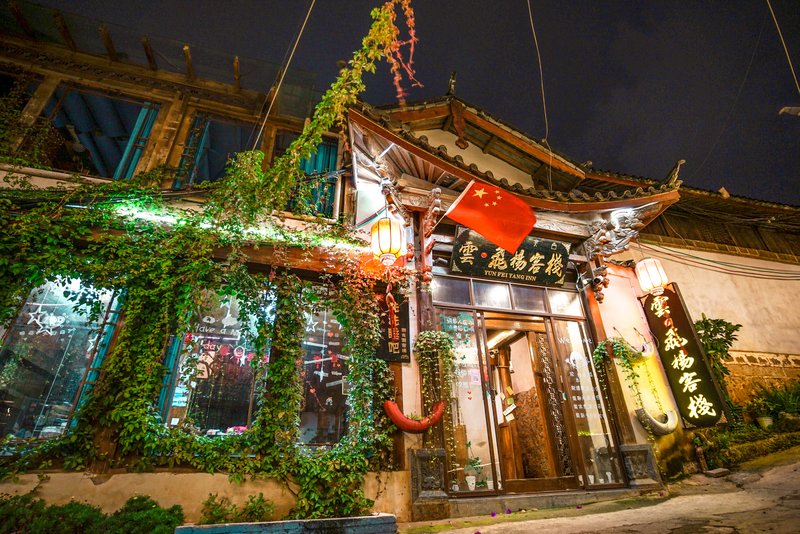 Old Town of Lijiang cloud flying Inn over view