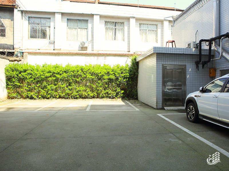 THE BUND HOTEL Over view