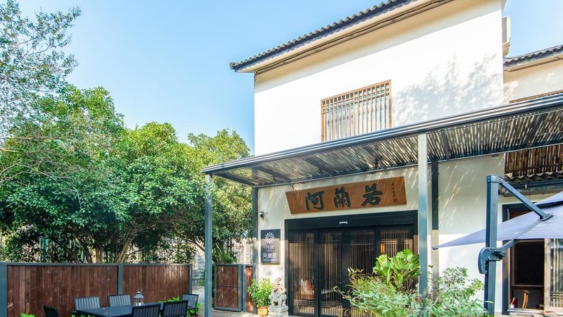 Younique Aranya Resort Hotel Hangzhou(Lingyin Temple store)Over view