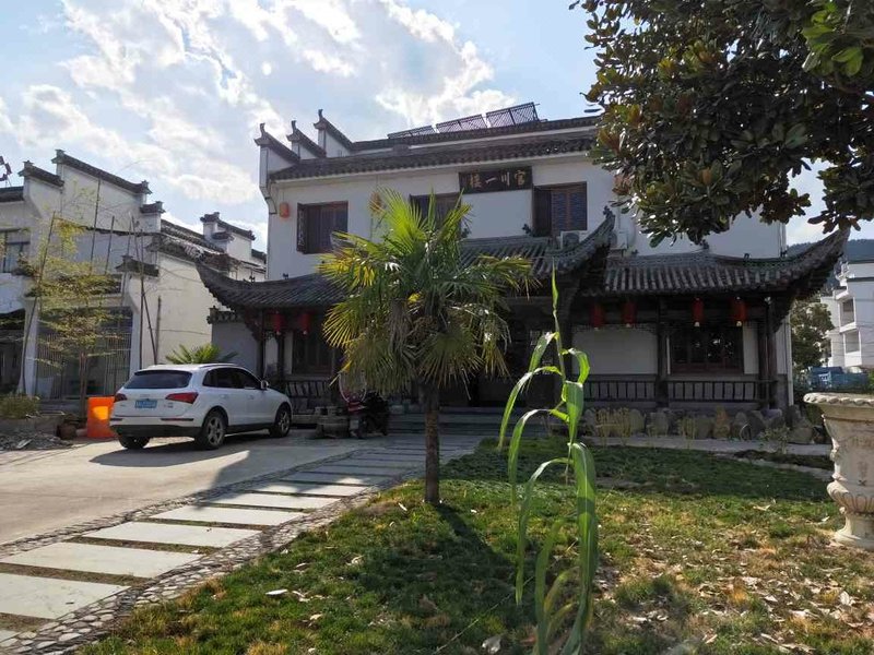 Hongcun Guanchuanyilou Hotel Over view