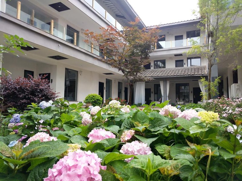 Puzhehei Lishe Huayuan Boutique InnOver view