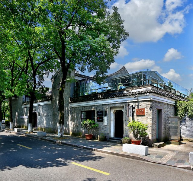 Yinyi Yuehu Villa Over view