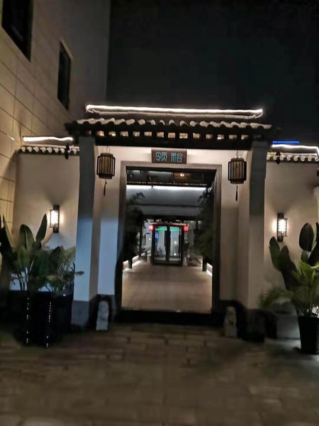 Leading Opulence Hotel Over view