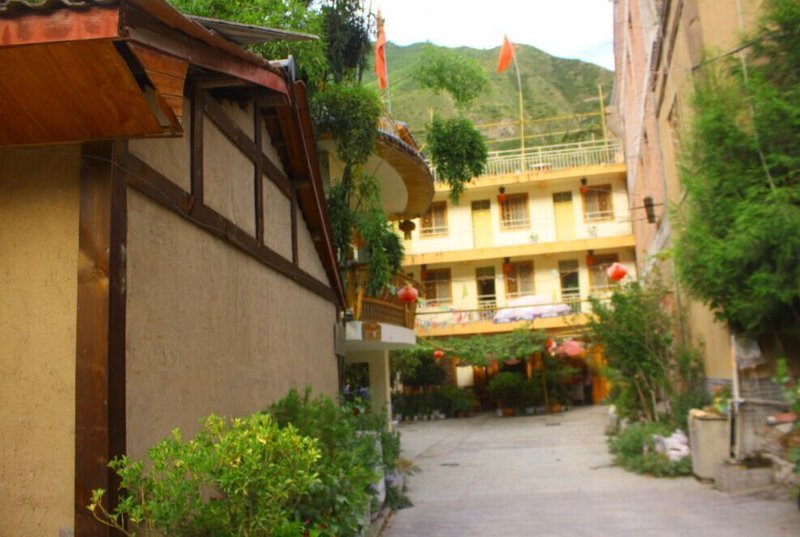 Jiuzhaigou Jixiang Ruyi Leisure Villa Over view