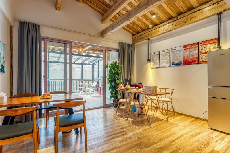 THE YAN HOUSE Restaurant