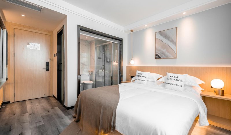 Evening Art Hotel Guest Room