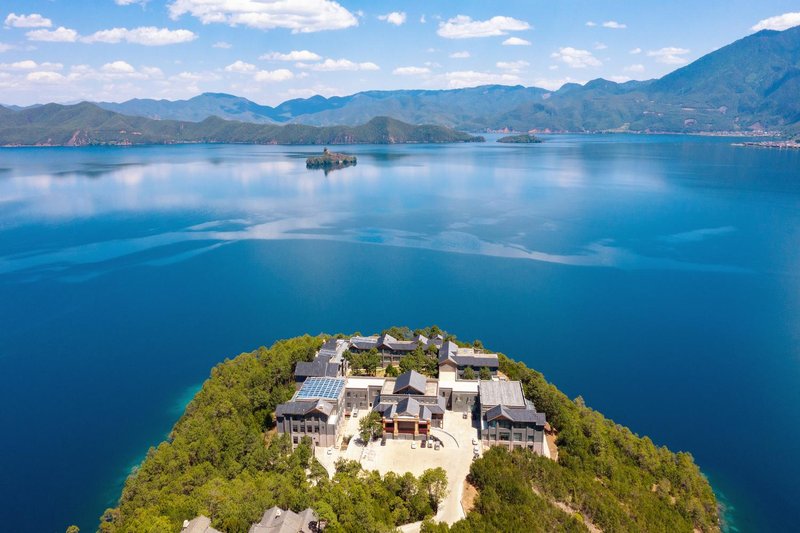 Silver Lake Island Hotel At Lugu Lake, Yunnan Over view
