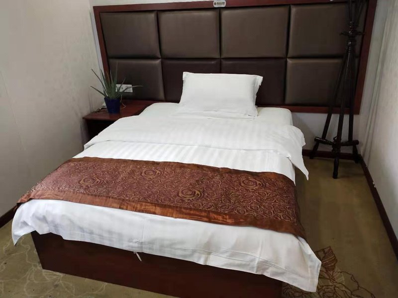 YI MING XUANGuest Room