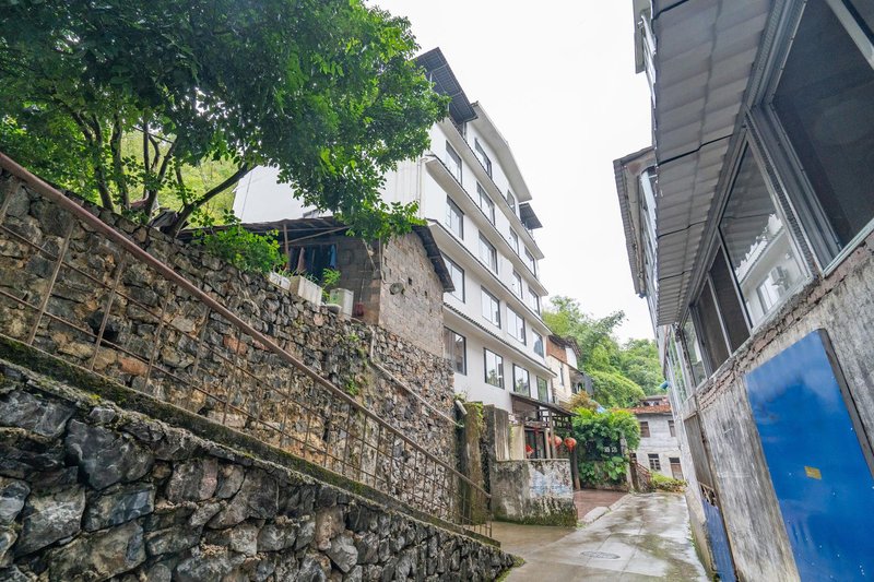 Yangshuo Panshan Garden Hotel Over view