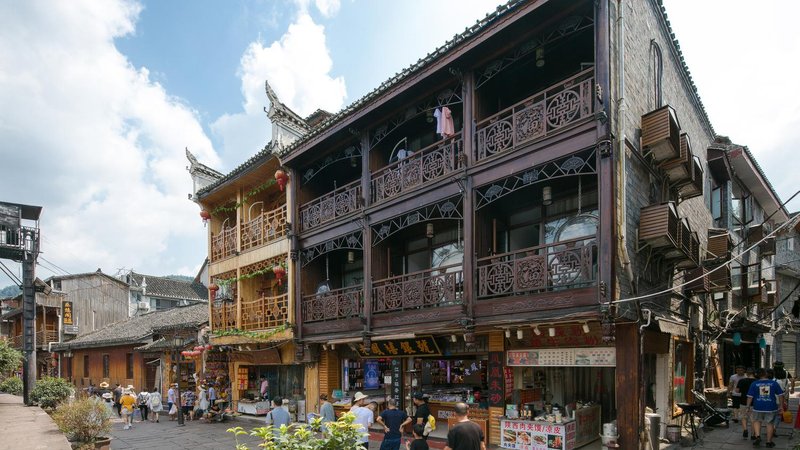 Fenghuang River Bank Hotel Over view