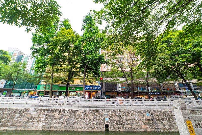 700 Fashion HotelOver view