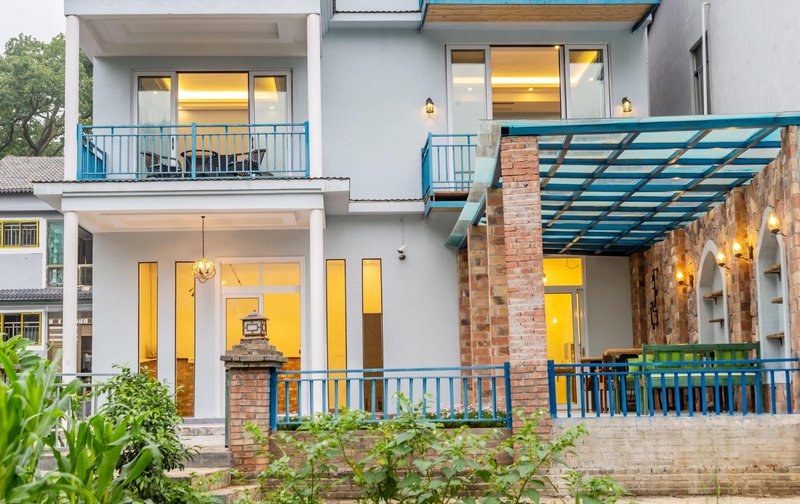 C'est La Vie Hotel Over view