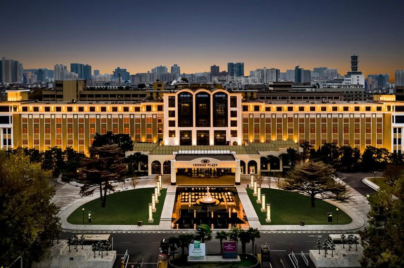 Crowne Plaza Zhengzhou Over view