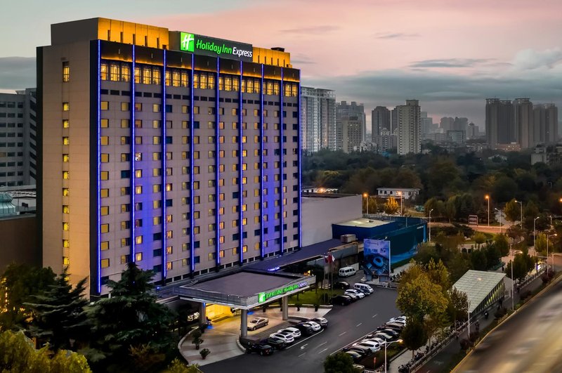 Holiday Inn Express Zhengzhou Zhongzhou Over view