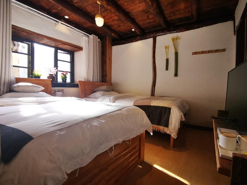 Qixia InnGuest Room