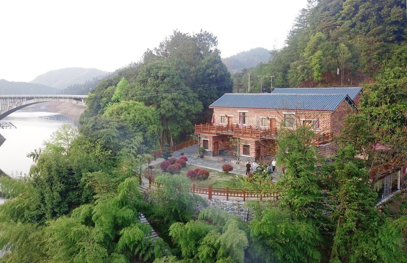 The mountain The waterOver view