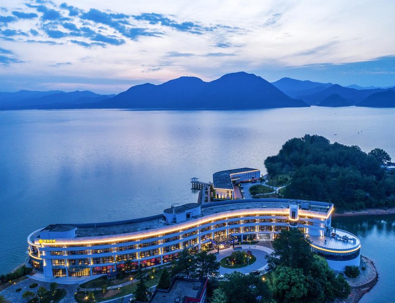 HUANGSHAN LAKE FLIPORT RESORTOver view