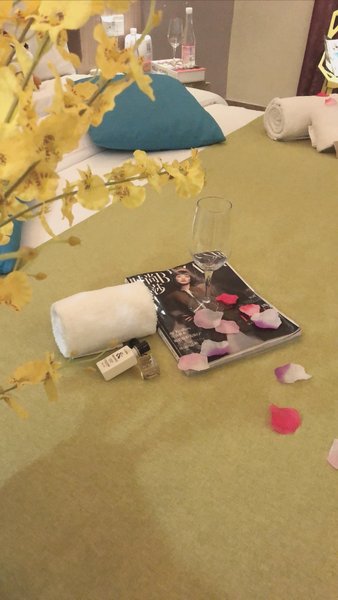 R1 Fashion  HotelGuest Room