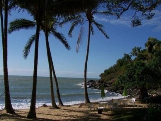 龟背湾泳滩度假酒店外景图