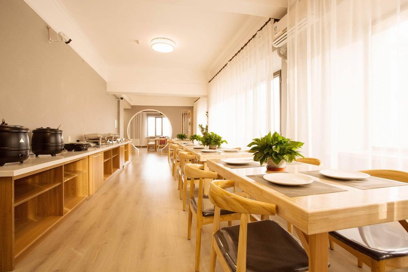 Warm & Safe HOTEL Restaurant