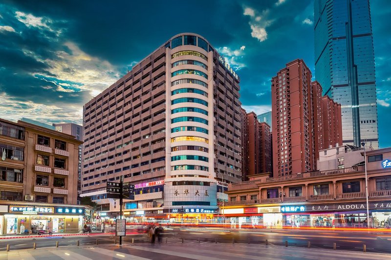 Manhatton Hotel Over view