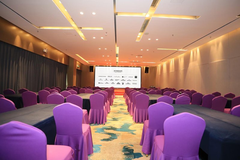 Ramada Encore by Wyndham Guangzhou meeting room