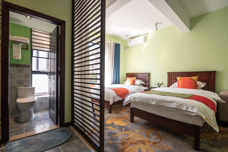 Dian Chi Lake VillaGuest Room