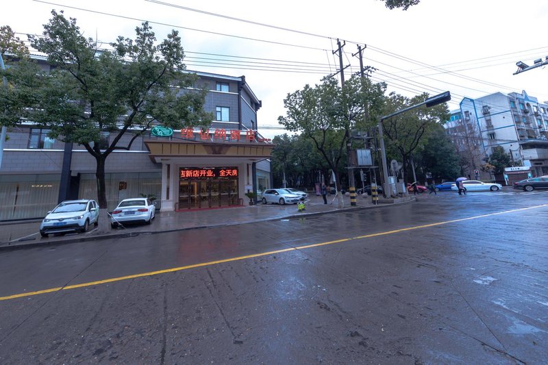 Vienna Hotel (Suzhou Wujiang Huayuan Road) Over view