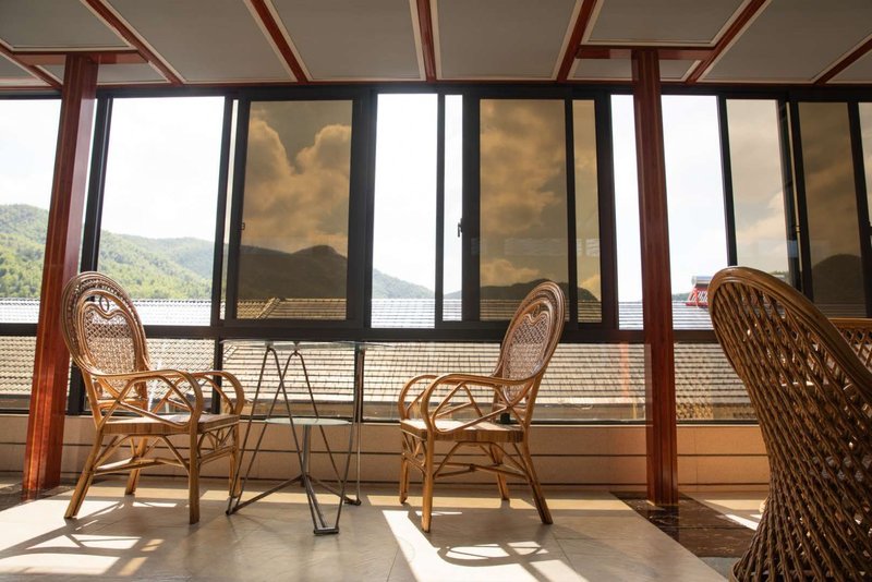 Anji residents forget the dustGuest Room