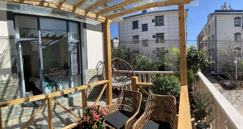 Fuxian Lake meets homestay Over view