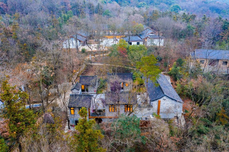 MaoShan BaoPuMountain House Over view