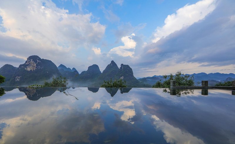 Dongling Resort (Yangshuo Lijiang River View Shop) Over view