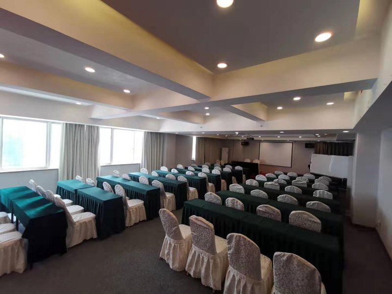Mang Boutique Hotel (Wuxi Huaxia Home Port) meeting room