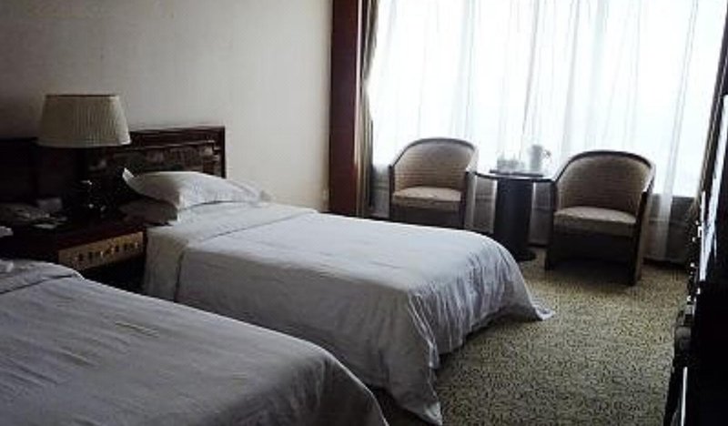 Traders Hotel in Yongsheng Guest Room