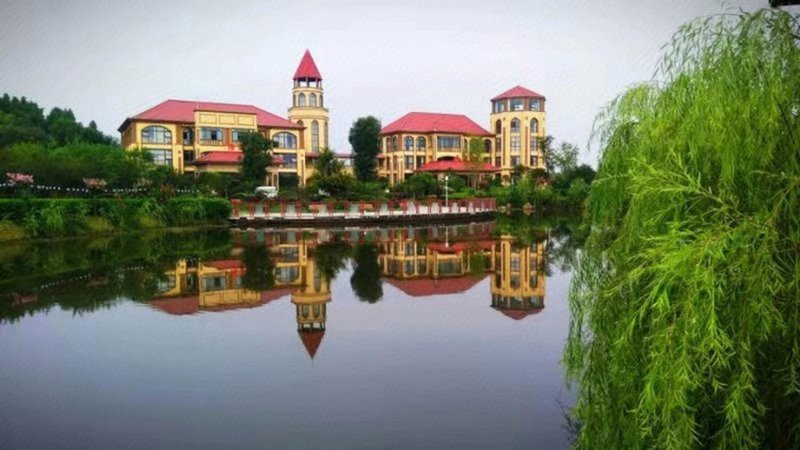 Huaxiang Hupan FarmhouseOver view