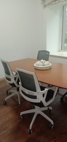 Mu'en Loft Light Luxury Apartment (Qingdao North Railway Station) meeting room