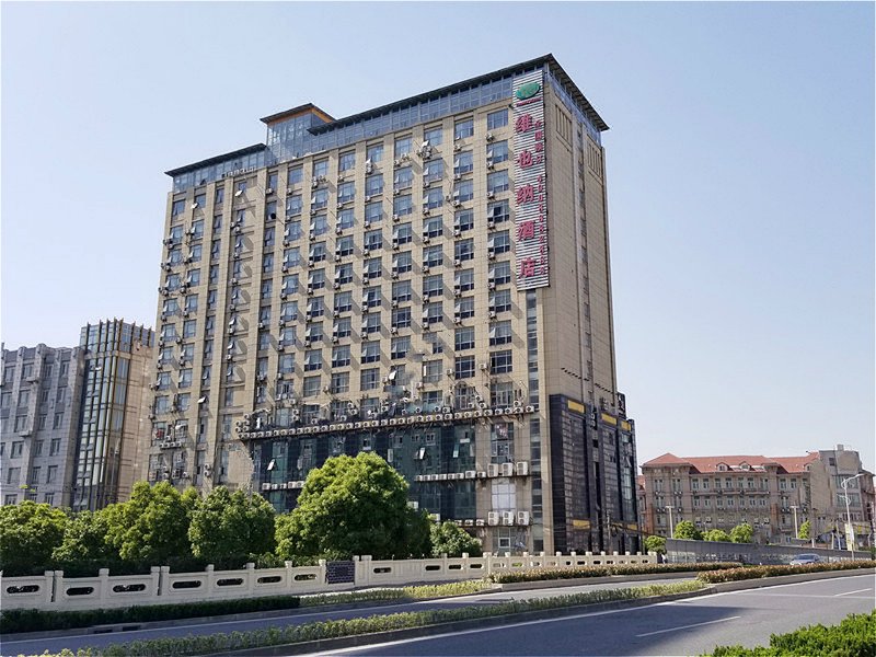 Vienna Hotel(ShanghaiHongqiao Transportation Hub Songjiang Xinqiao Branch) Over view